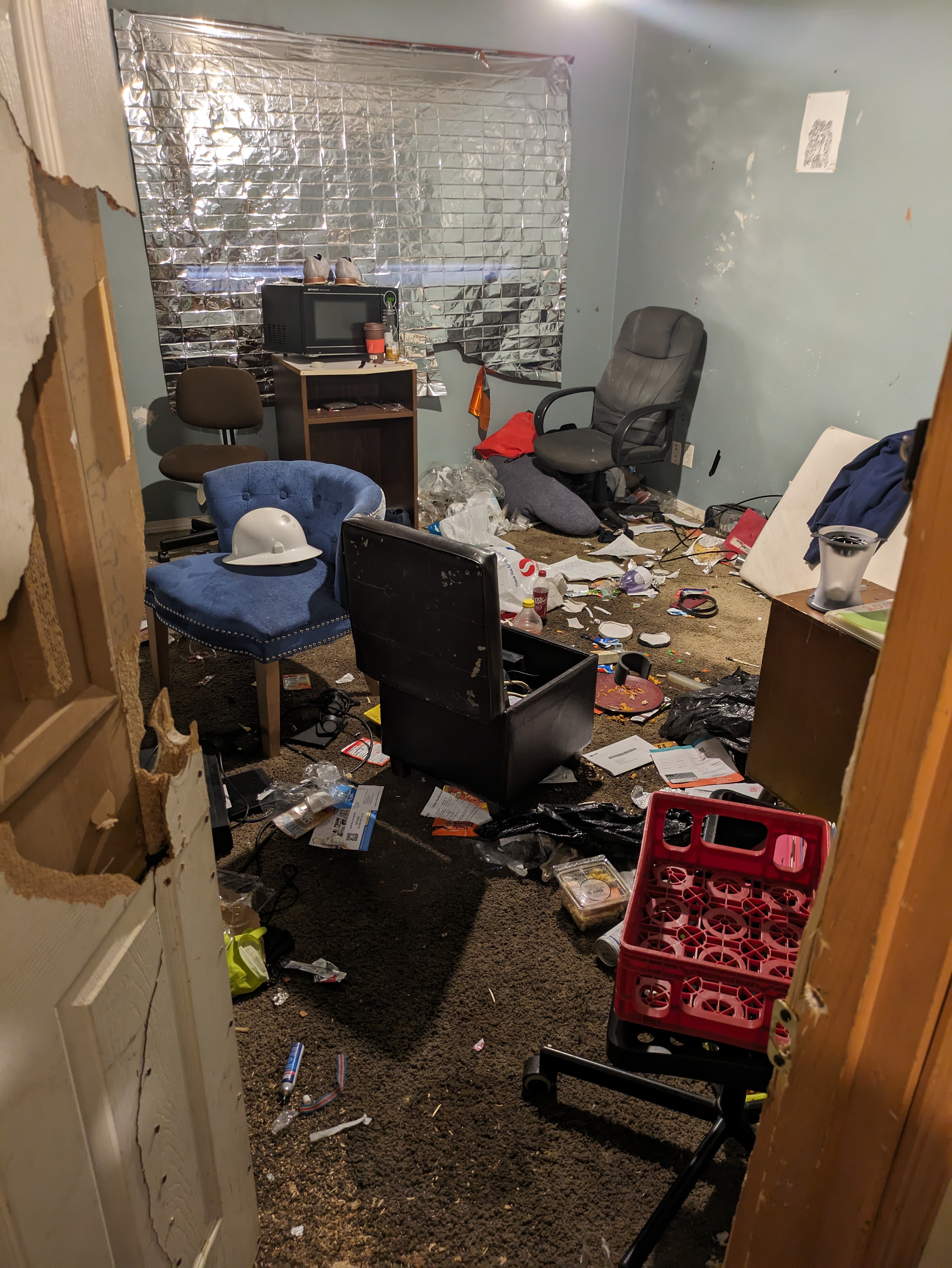 Bedroom 1 before foreclosure cleanout